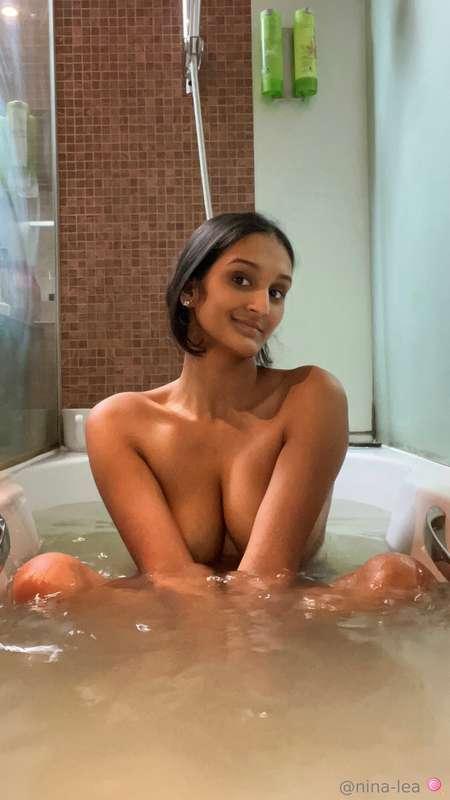 Would you bath with me?😊🙈