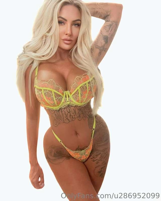 My only crime is being  sexy 🤪