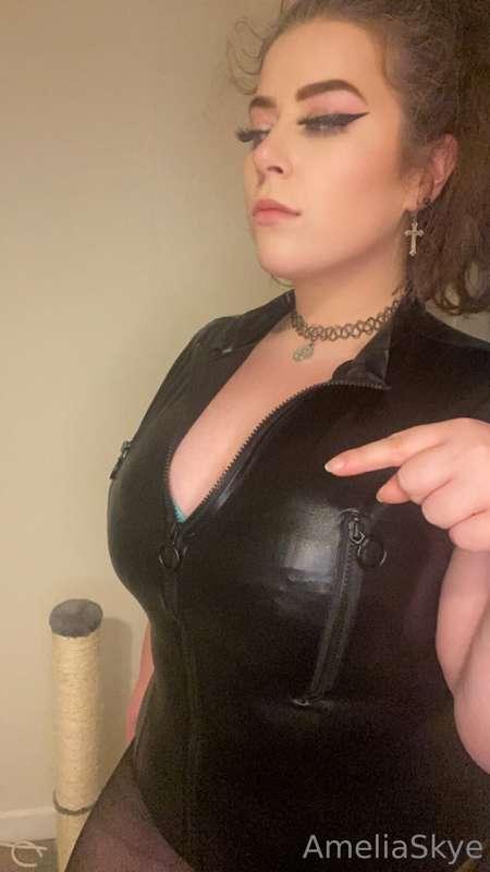 Morning 💖 happy slutty Sunday 😈 now on your knees 😏
