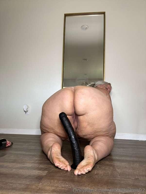 Do you think this 15" thick dildo will fit? Check DMs to buy..