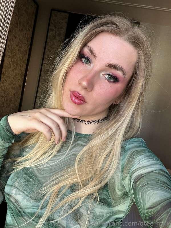 Date me or fuck me? 🫢