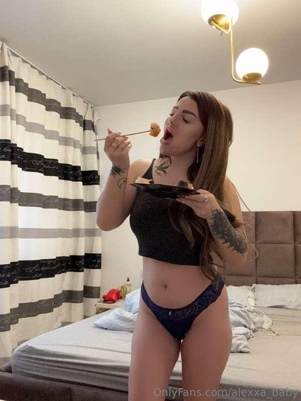 Hei, dragilor! 💋Ați văzut ultima mea postare? 😏 Sau ați avut..