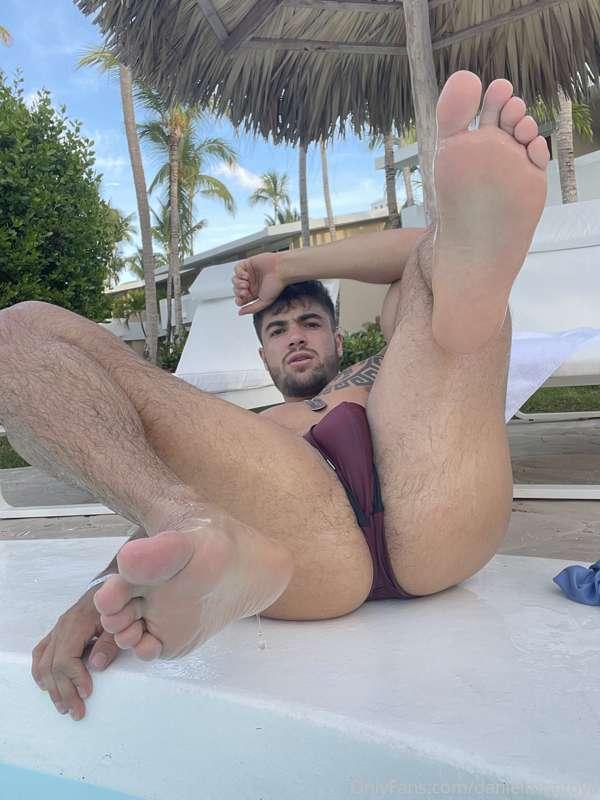 😈