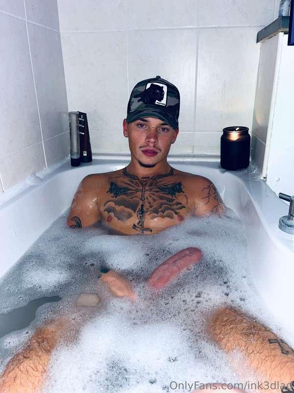 I’m back active again 💦let’s have fun message me