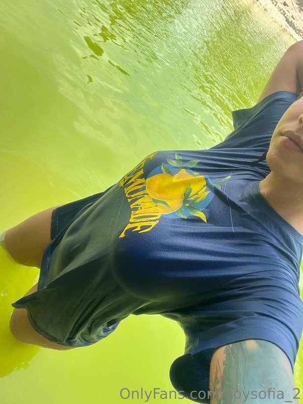 That shirt suits better this wet!!