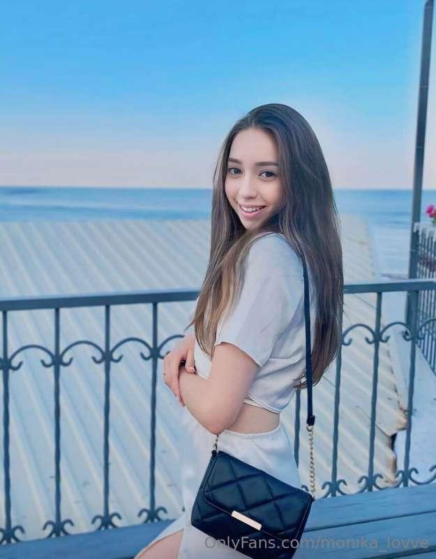 ## Free sub ❤️‍🔥 @miaang this busty horny girl loves jerking..