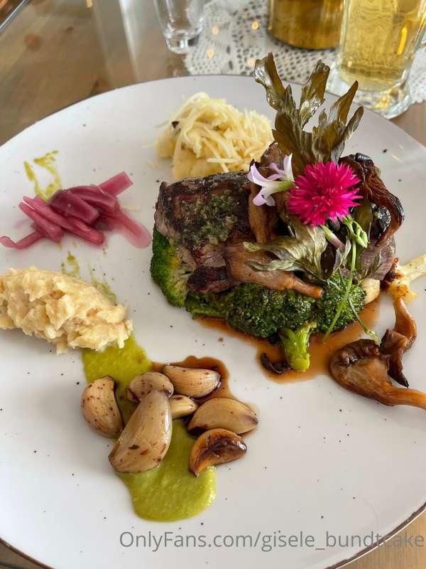 I had the most gorgeous 5 course meal… I’ve been a greedy gi..