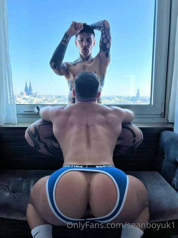 I’m a slave for @robertroyal01 

LIKE if you want to fuck th..