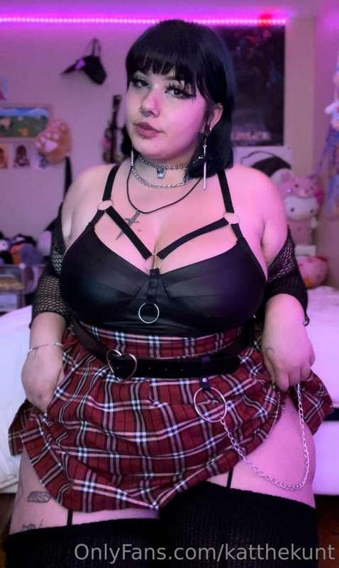 Rate this outfit babe 😈