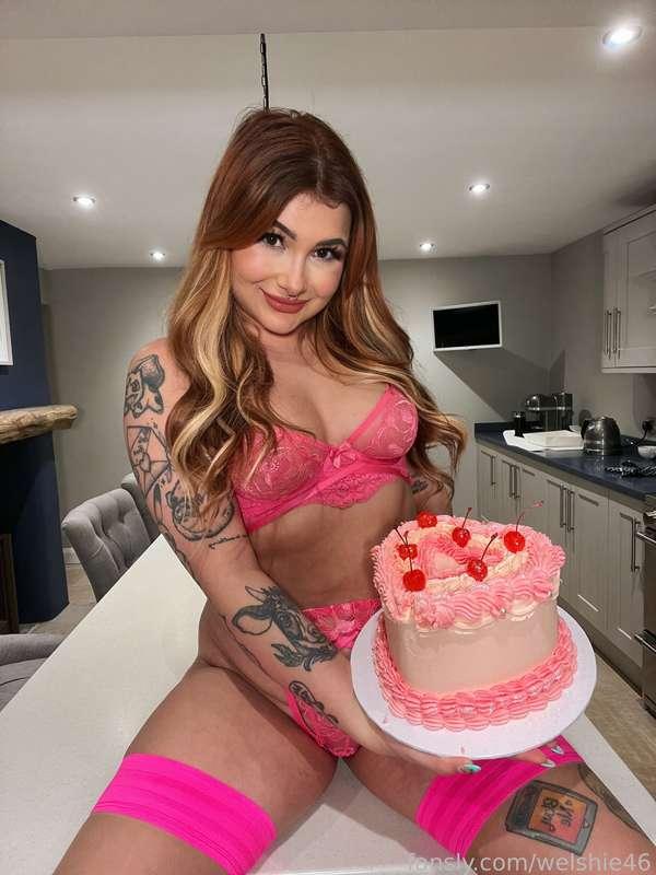 me or the cake ? #fyp