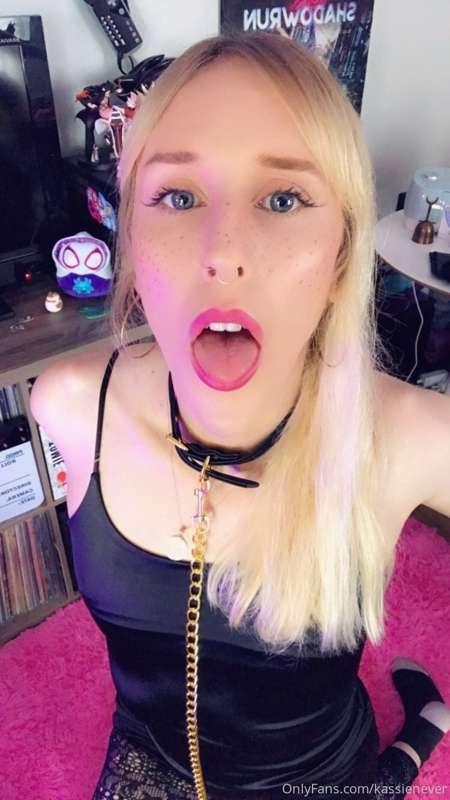I need my face fucked. 🥺🥺