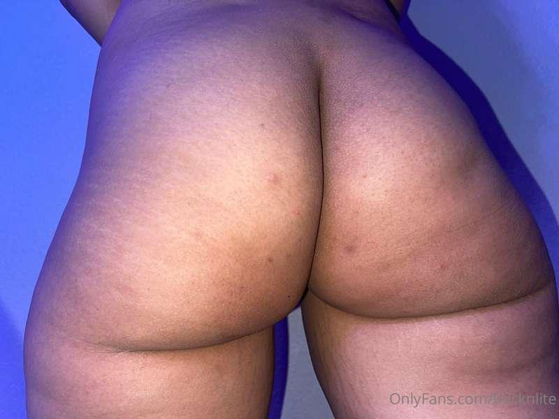 Would you fuck this fat ass? 

Make sure you have renewal on..