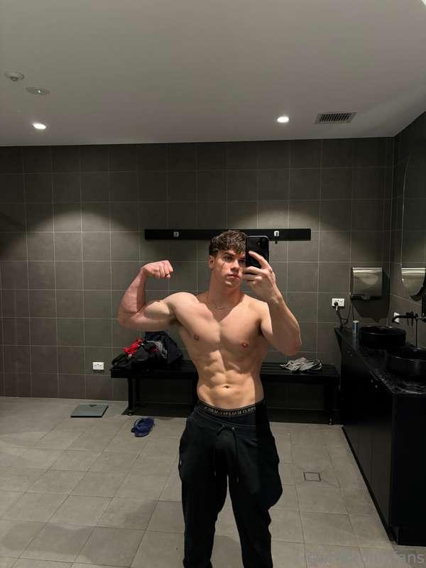 What you doing if you saw me flexing in the changing rooms?