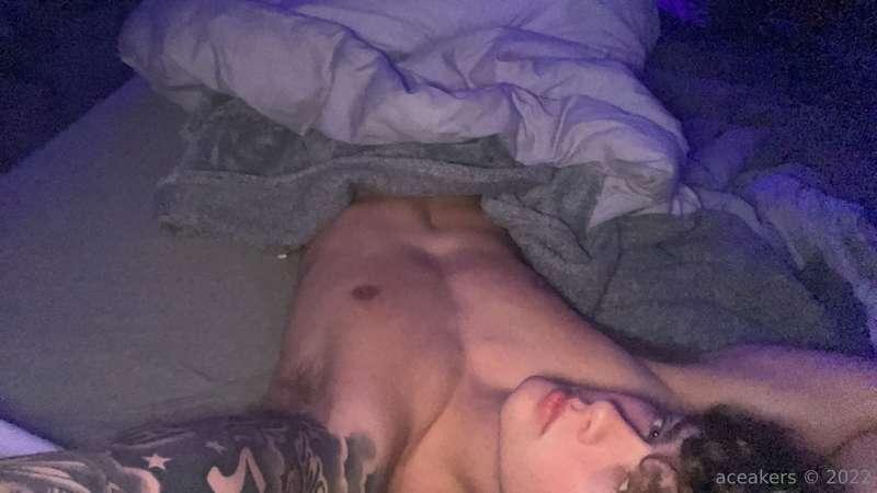 come lay in bed with me ;)