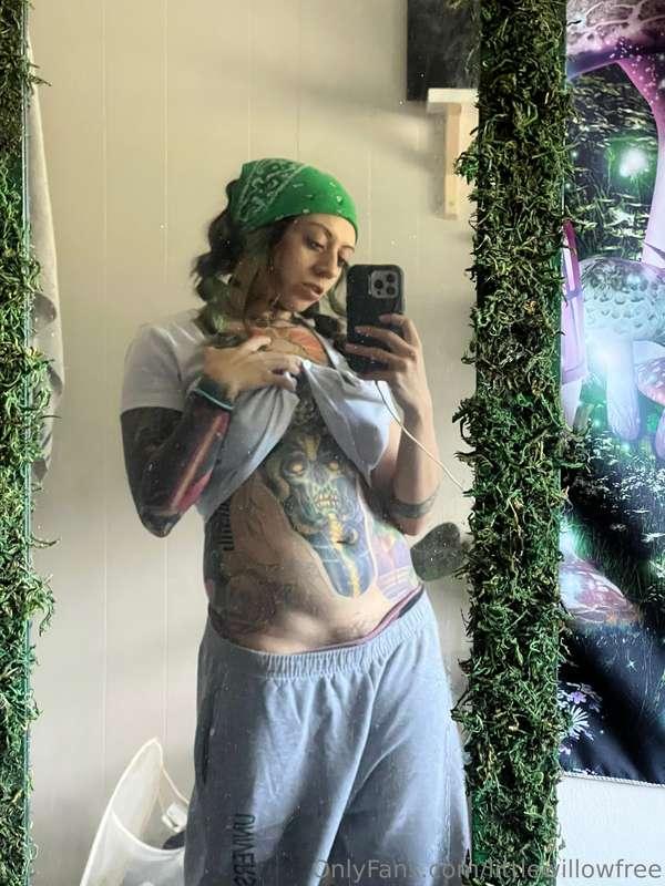 Cleaning the house and obviously might have got horny 💚🥰