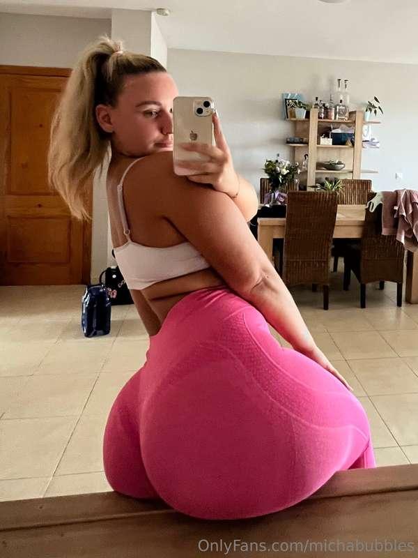These leggings make people turn their heads to have a better..