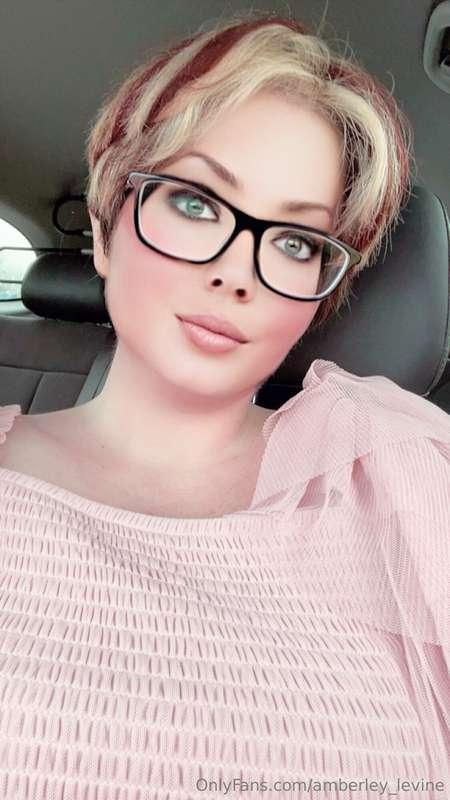 Got my hair redone. 💇🏼‍♀️ Don’t mind the filter. My skin loo..