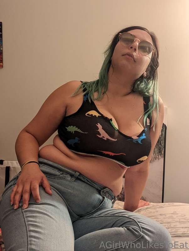 My titties are just toooooo big for this shirt xD It was so ..