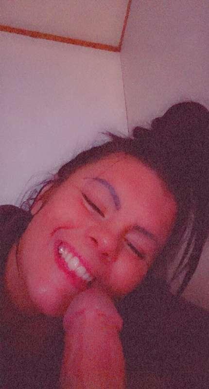 i get happy when there’s dick in my mouth 😌