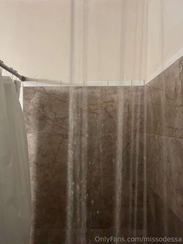 New content uploading tonight!Shower with me while you wait ..