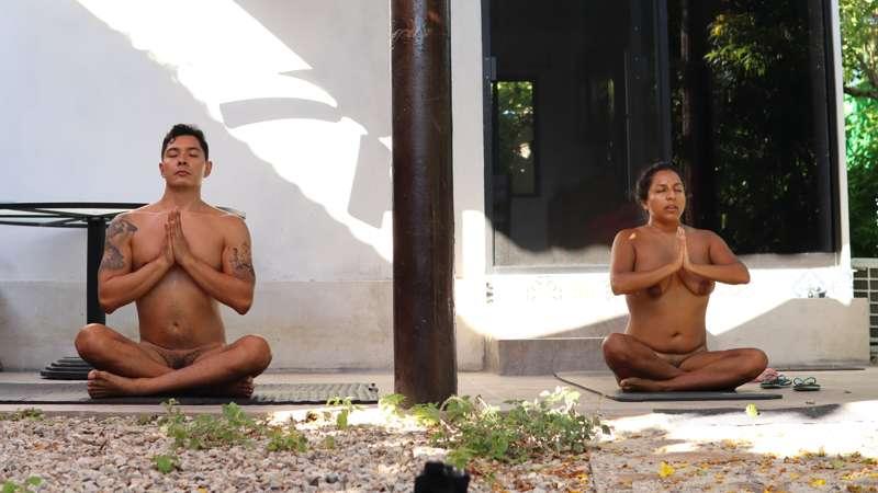 Raw | Morning yoga with Angy