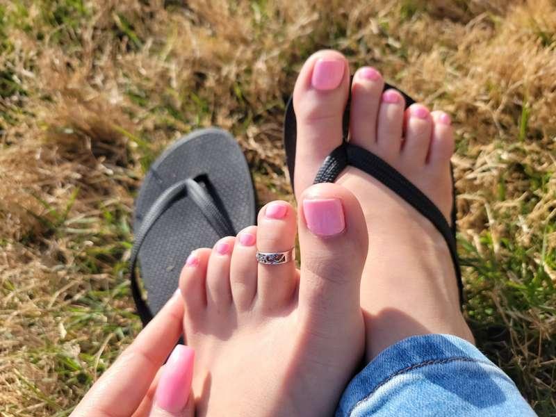 Pink toes make your cock hard I bet 😏