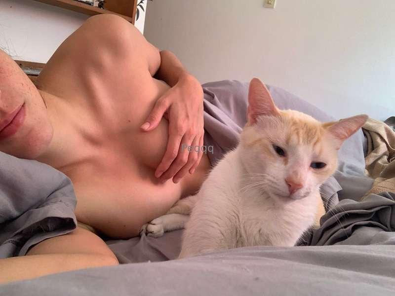 Good morning We are soooo sleepy Falopita doesnt want to wak..