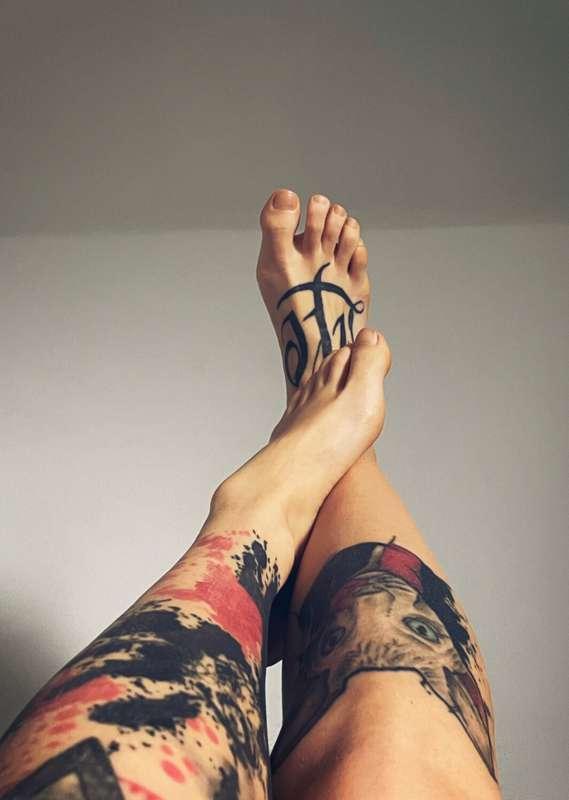 Feet pics taky stále k dispozici 👌