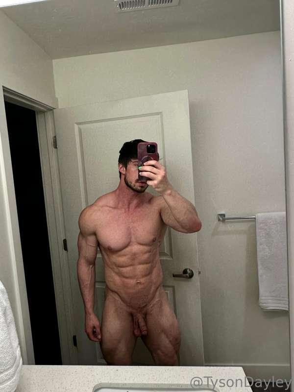 *The progress pics I don’t send to my coach 😂😂 - Live-Stream..