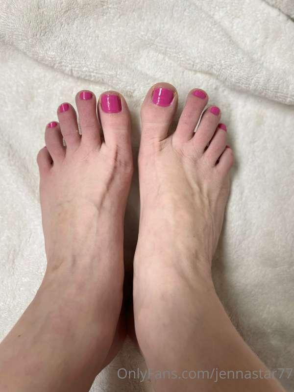 Painting my toenails