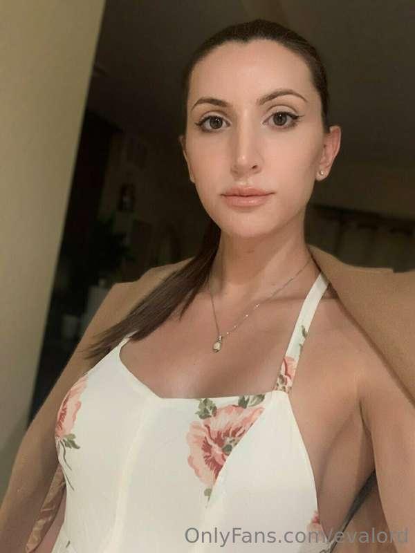 little selfie moment before dinner! Don’t forget to message ..