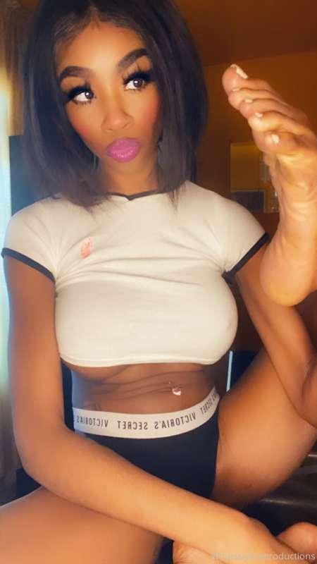 Foot fetish time 🦶🏾🦶🏾🦶🏾🦶🏾😘😘😘😜😜