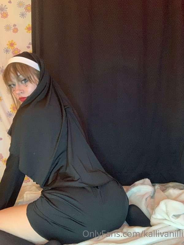 get on your knees and pray to this pussy 🙏🏼🐱