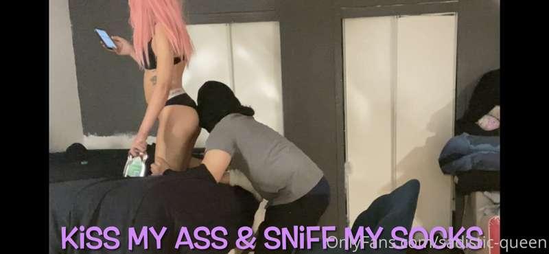 Kiss My Ass & Sniff My Socks - {HD}

I make my slave oil my ..