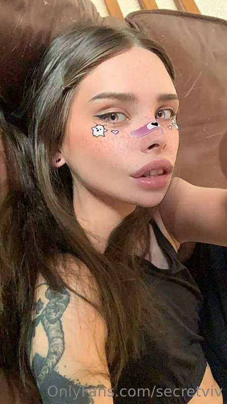 Text her 👉@karolina_mew , she's online right now 🔞
Lick me a..