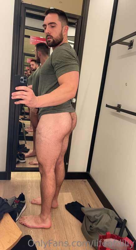 Quick booty snap (;