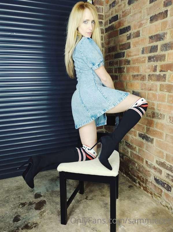 Denim dress, boots... And fucking my pussy 😋