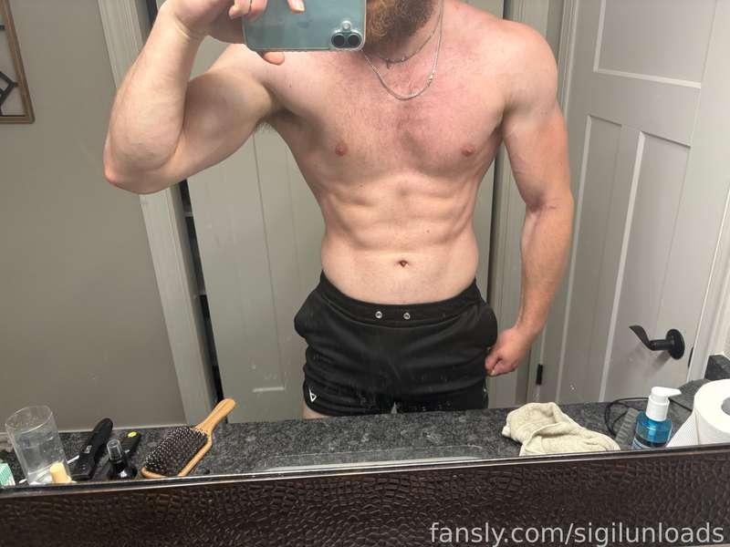 Pre shower 🚿

#nude #dick #male #naked #mirror