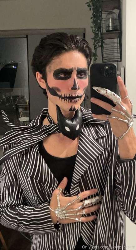 let's get fucking spooky. 😈 check your DMs tonight 👻