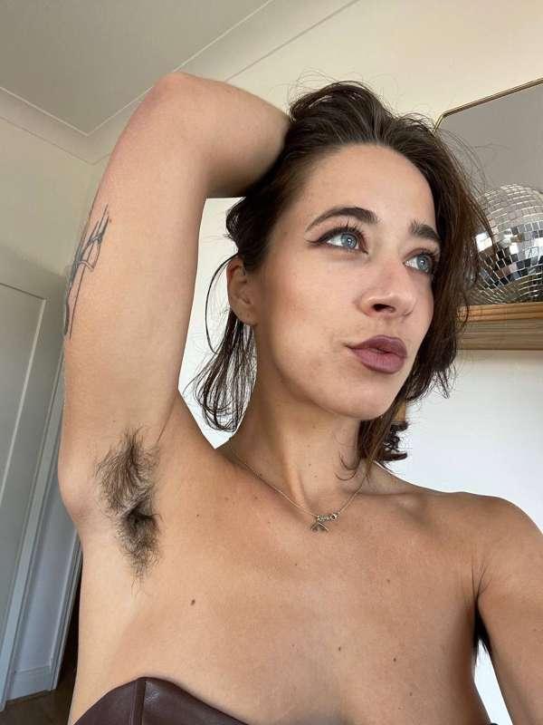 Follow @cdulievre the hairy frienchie’s free page! She loves..