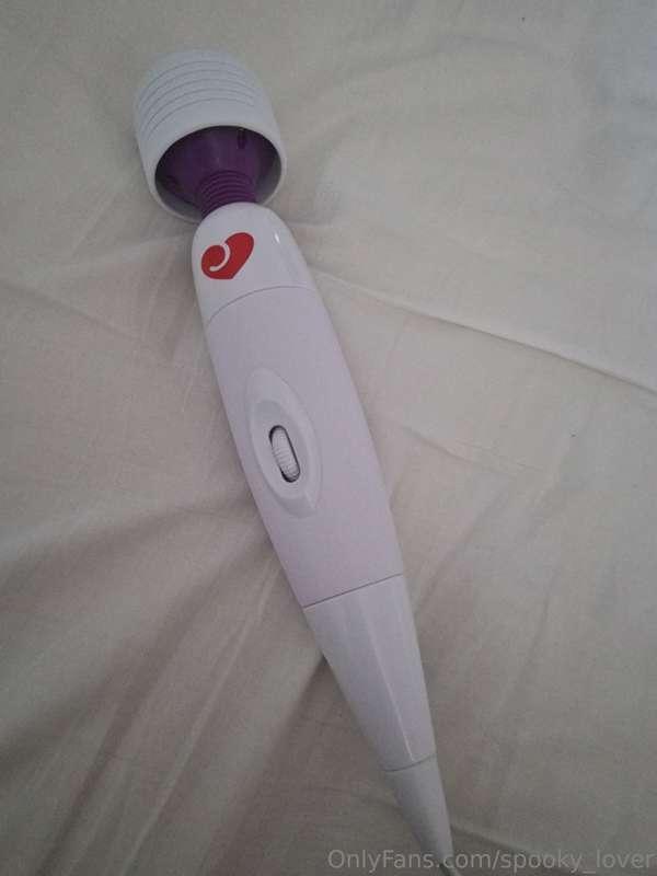 A new toy arrived today 👀 would you play with me?