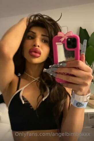 Want a kiss?👄