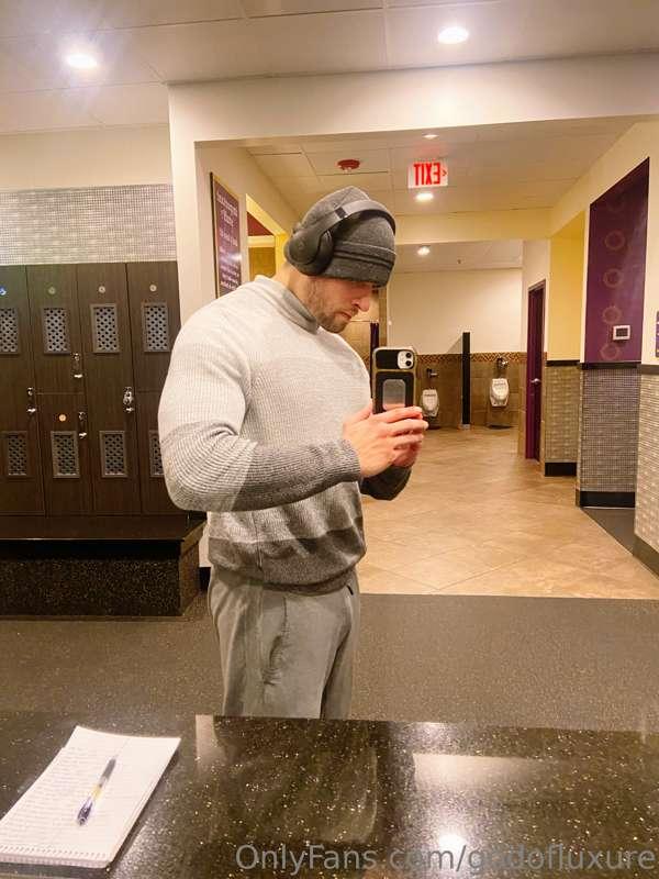 Everyone was staring in the gym today, thought I hid my bulg..