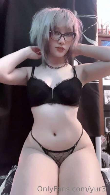 ✨I felt hot.✨ Enjoy 🖤