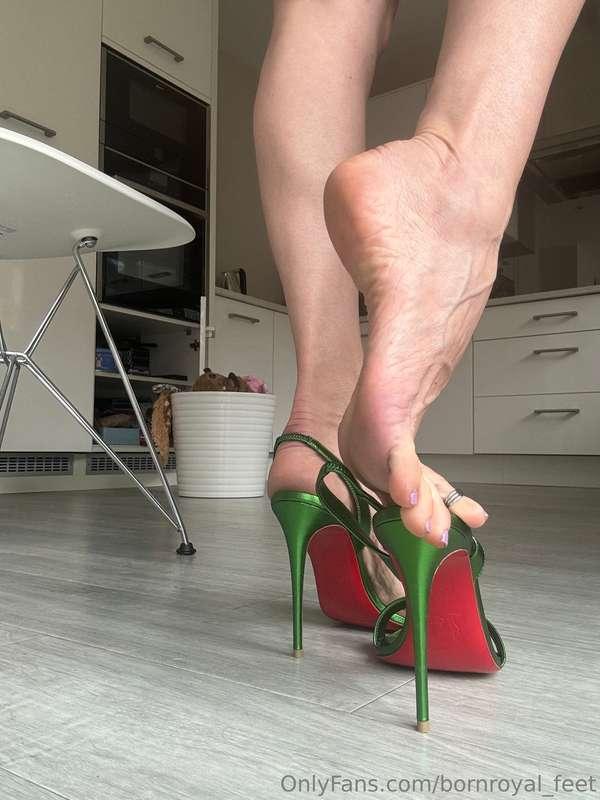 bornroyal_feet image #3