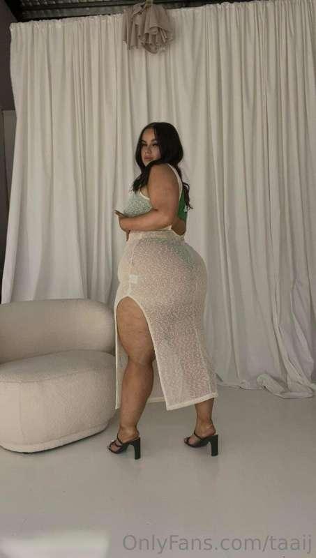 Would you slap these ass cheeks if you were here? ❤️