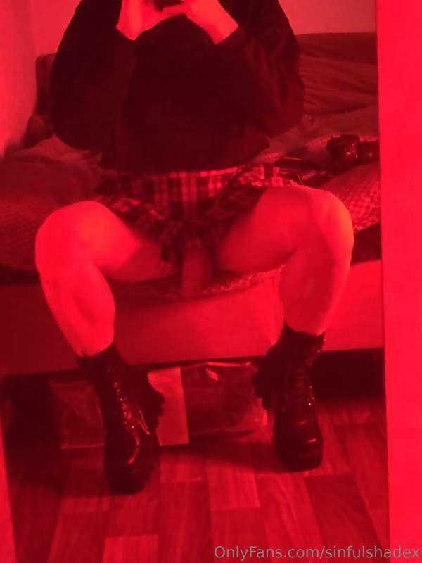 get on your knees for your goddess💋