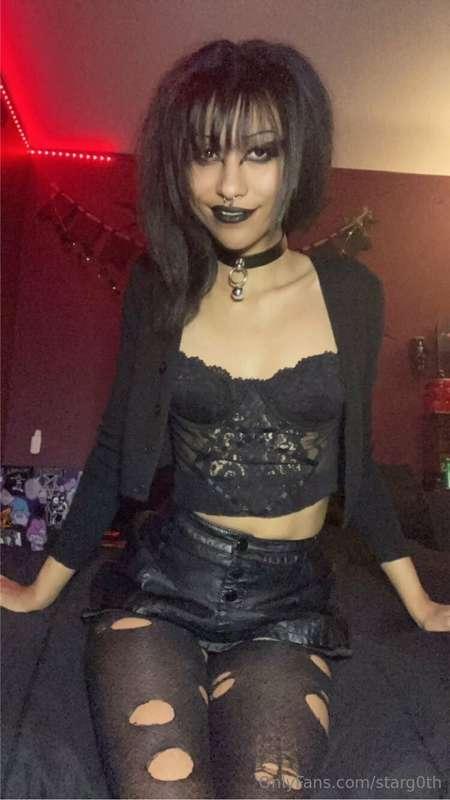 What do you think of this outfit? 🕷️🖤🕸️