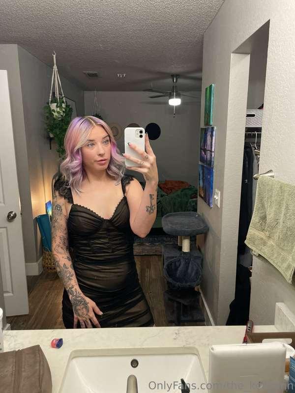 Head over to my VIP @the_kellyannvip to see my tits out in t..