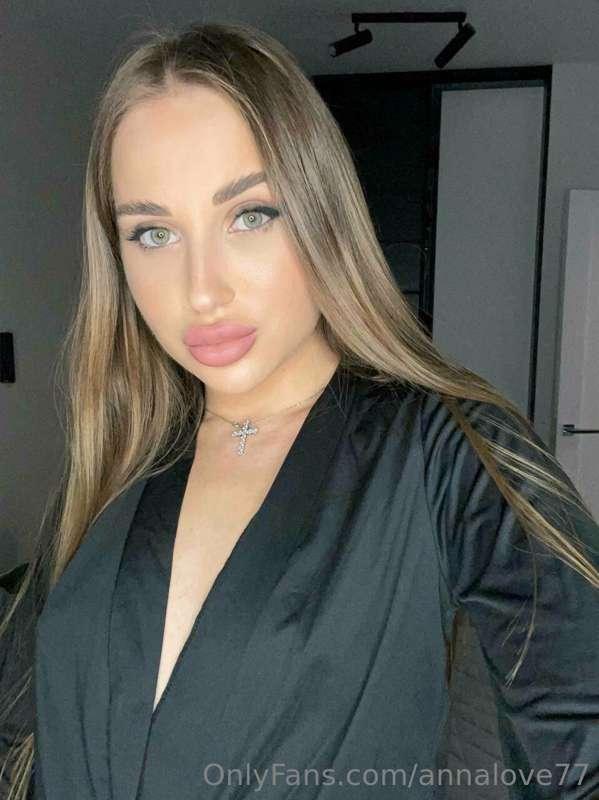 it turns me on when my fans ask me to get naked my pussy get..